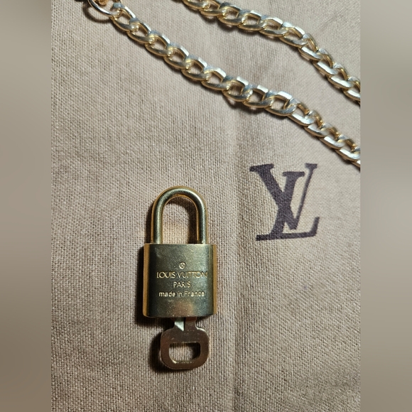 2 Authentic Louis Vuitton Lock & Keys #322 & #323 (Plus 2 unbranded chains) - Picture 6 of 8